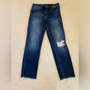 Kut from the Kloth Rachel jeans size 0. Inseam is 25 inches. Rise 10.5 inches.